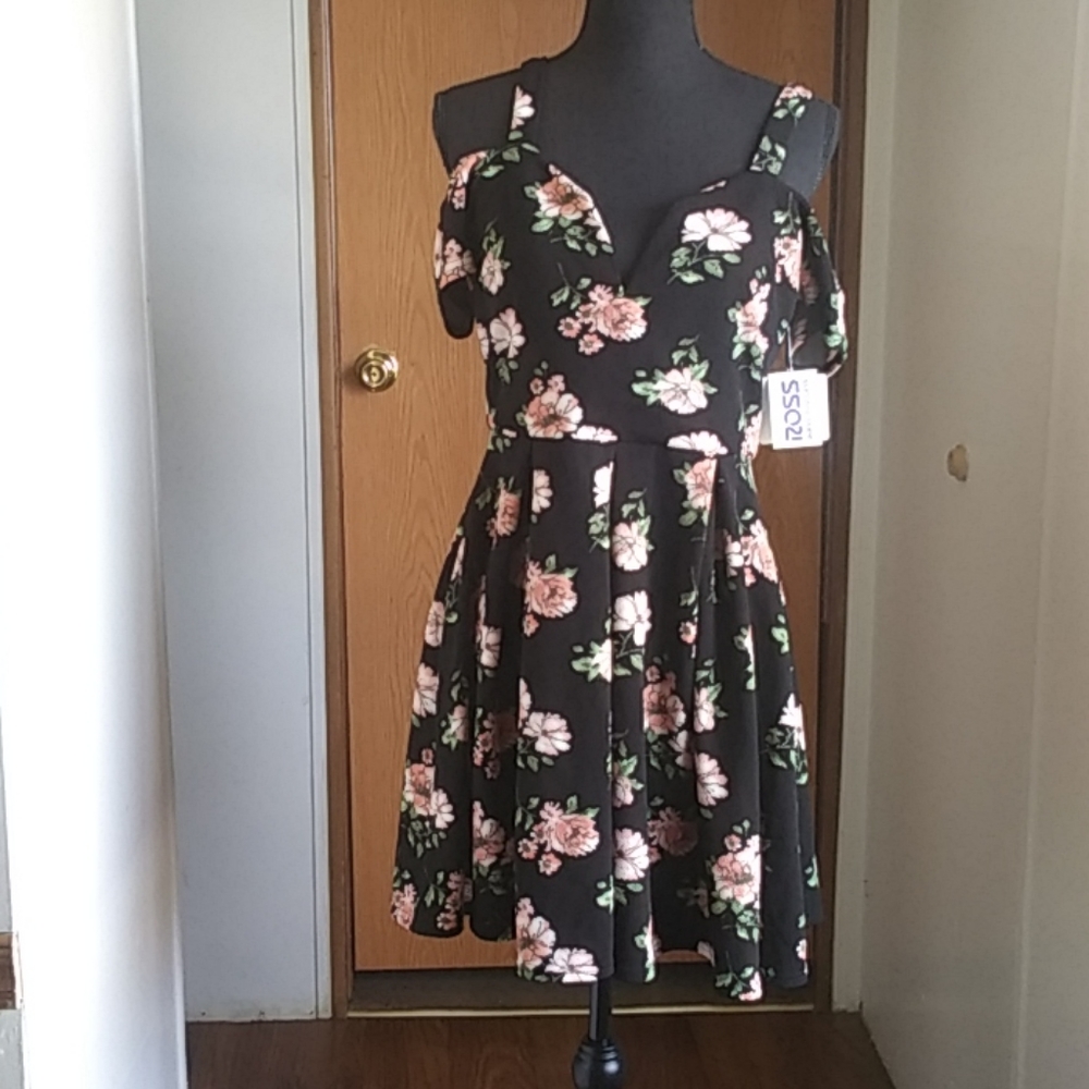 🆕Cute cold shoulder dress
